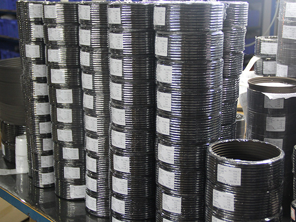 東晟密封-油壓機設(shè)備